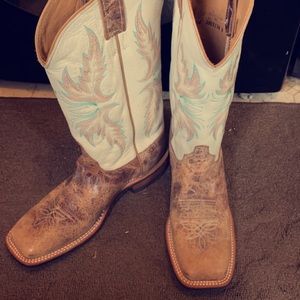 Women Justin bent rail size 11